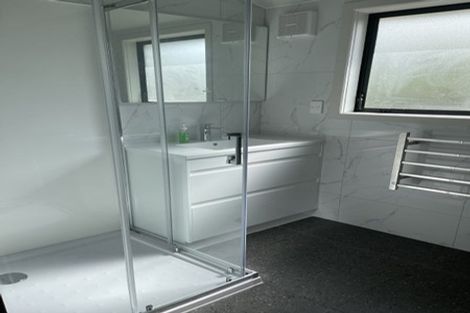 Photo of property in 35 Farwood Drive, Henderson, Auckland, 0612