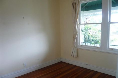 Photo of property in 7 Fairfax Avenue, Northcote, Auckland, 0627