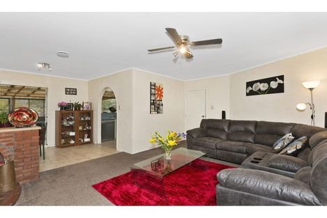 Photo of property in 22 Manapouri Place, Pakuranga Heights, Auckland, 2010