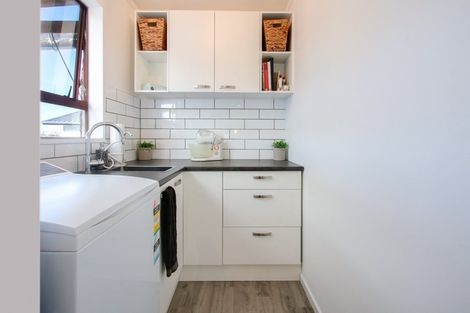 Photo of property in 21 Freyberg Avenue, Tamatea, Napier, 4112