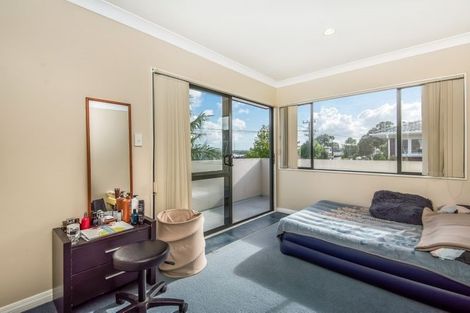 Photo of property in 49 College Road, Northcote, Auckland, 0627