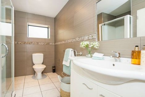 Photo of property in 8 Mariners View Road, Beach Haven, Auckland, 0626