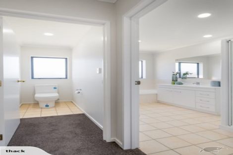 Photo of property in 3 Naul Place, East Tamaki Heights, Auckland, 2016