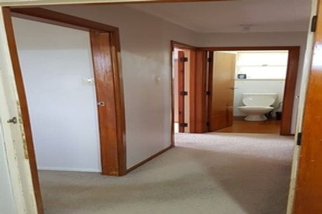 Photo of property in 77 Lake Road, Northcote, Auckland, 0627