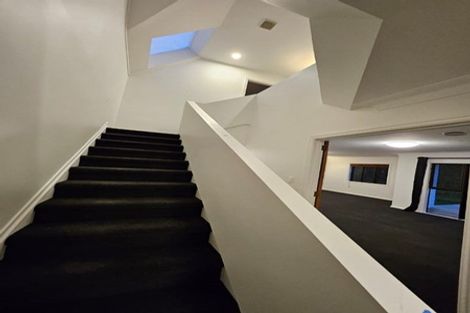 Photo of property in 2/5 Seacliffe Avenue, Belmont, Auckland, 0622
