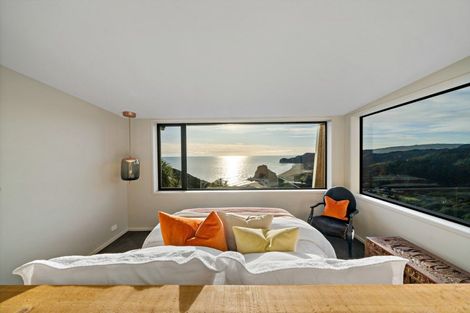 Photo of property in 81 Piha Road, Piha, 0772