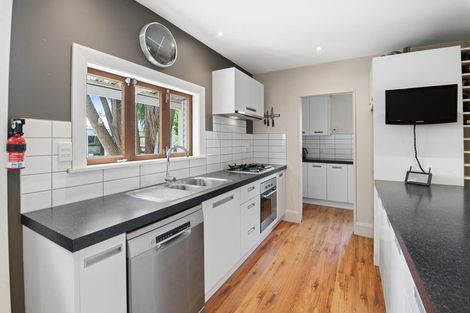 Photo of property in 6 Sandwich Road, Beckenham, Christchurch, 8023