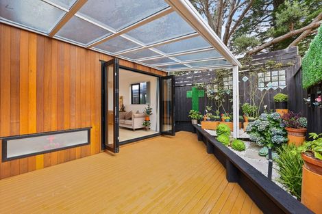 Photo of property in 9e Glenfern Road, Mellons Bay, Auckland, 2014