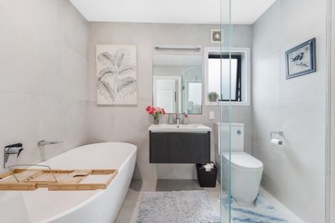 Photo of property in 5 Waihanga Way, Bucklands Beach, Auckland, 2014