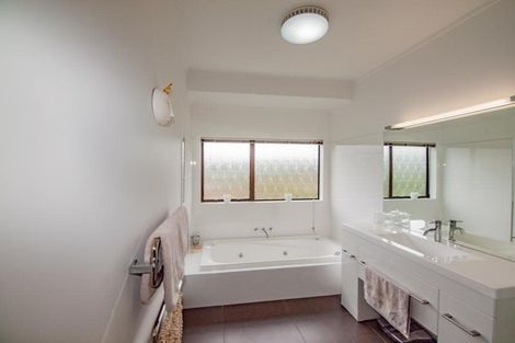 Photo of property in 7 Maywood Grove, Churton Park, Wellington, 6037