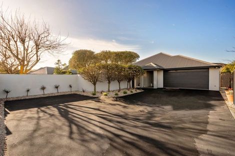 Photo of property in 28 Linkwater Way, Parklands, Christchurch, 8083