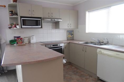 Photo of property in 28 Pahi Place, West Harbour, Auckland, 0618