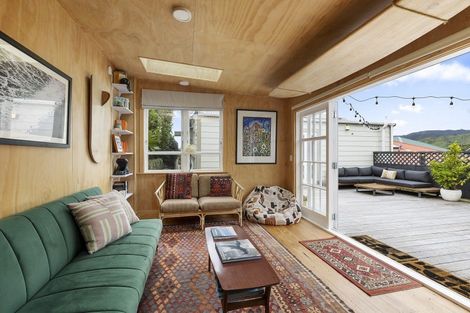 Photo of property in 8 Veronica Street, Brooklyn, Wellington, 6021