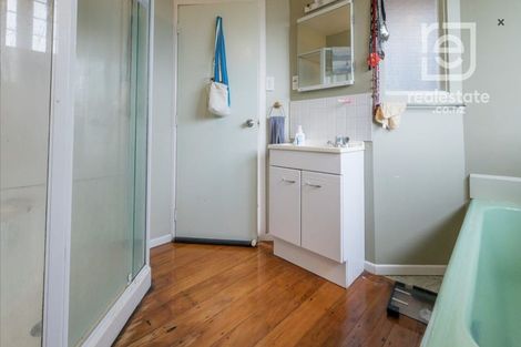 Photo of property in 26 Yeovil Road, Te Atatu Peninsula, Auckland, 0610