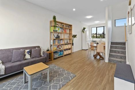 Photo of property in 5 Bloom Crescent, Sunnyvale, Auckland, 0612
