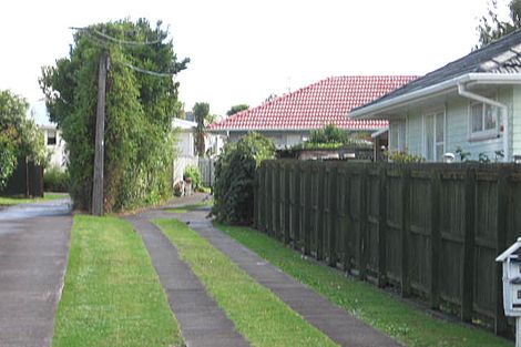 Photo of property in 2/88 Tirimoana Road, Te Atatu South, Auckland, 0602