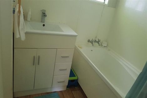 Photo of property in 1/22 Dunraven Place, Torbay, Auckland, 0630