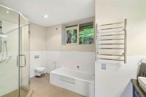 Photo of property in 9 Herrings Cove Place, Titirangi, Auckland, 0604