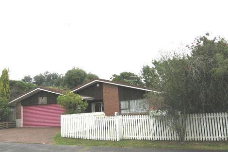 Photo of property in 17 Manutara Avenue, Forrest Hill, Auckland, 0620