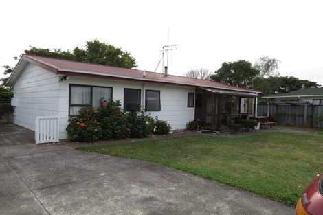 Photo of property in 92 Oakfield Crescent, Pukete, Hamilton, 3200