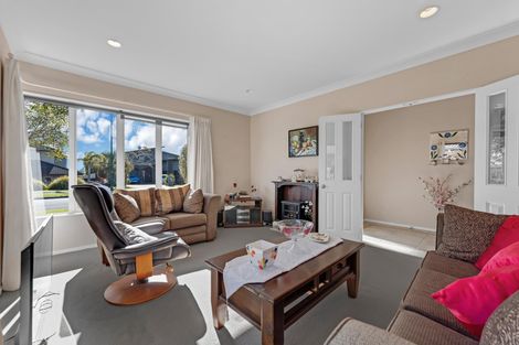Photo of property in 48 Aberdeen Crescent, Wattle Downs, Auckland, 2103