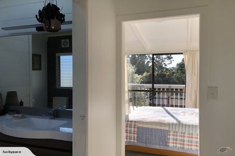 Photo of property in 2/99 Konini Road, Titirangi, Auckland, 0604