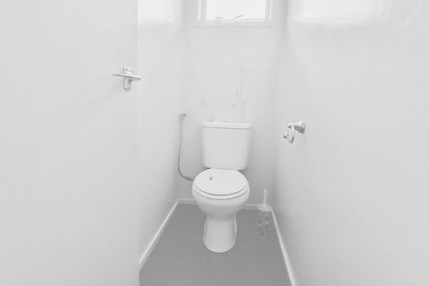 Photo of property in 29 Staincross Street, Green Bay, Auckland, 0604