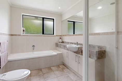 Photo of property in 17 Terry Smyth Drive, Kumeu, 0892