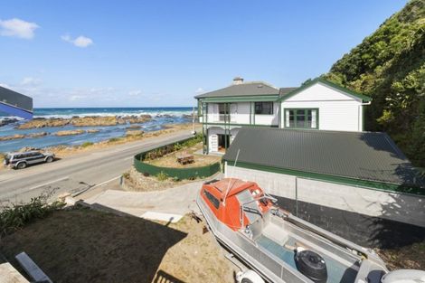 Photo of property in 346 The Esplanade, Island Bay, Wellington, 6023