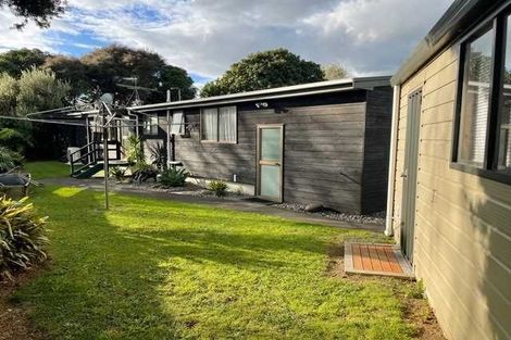 Photo of property in 28 Riverside Drive, Waiuku, 2123