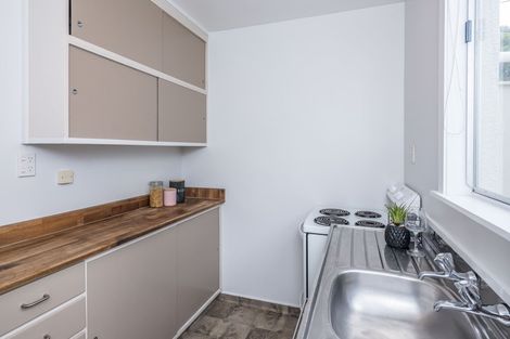 Photo of property in 127u1 Queens Drive, Lyall Bay, Wellington, 6022