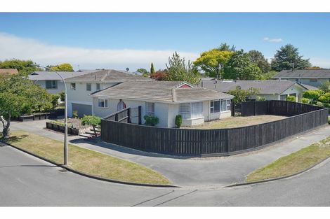 Photo of property in 2 Hawkswood Place, Avonhead, Christchurch, 8042