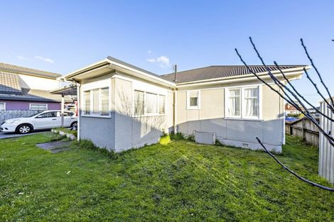 Photo of property in 16 Freyberg Avenue, Papatoetoe, Auckland, 2104