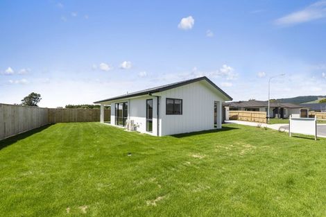 Photo of property in 10 Oak Place, Levin, 5510
