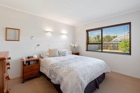 Photo of property in 8 West Hoe Road, Orewa, 0931