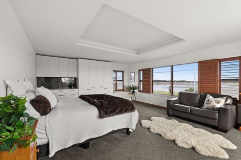 Photo of property in 62 Meeanee Quay, Westshore, Napier, 4110