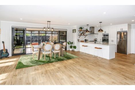 Photo of property in 22 Kauri Drive, Waiuku, 2123