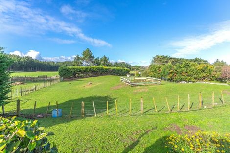 Photo of property in 593 Waikawa Beach Road, Waikawa Beach, Levin, 5573