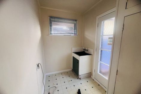 Photo of property in 1b Barron Drive, Green Bay, Auckland, 0604