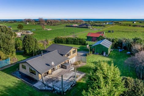 Photo of property in 8 Muggeridge Road, Manutahi, Patea, 4598