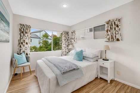 Photo of property in 2/39 Rifleman Rise, Unsworth Heights, Auckland, 0632