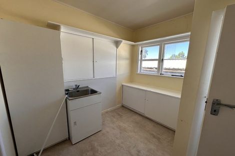 Photo of property in 9 Savoy Road, Glen Eden, Auckland, 0602