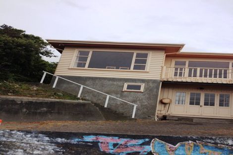 Photo of property in 37 Milne Terrace, Island Bay, Wellington, 6023