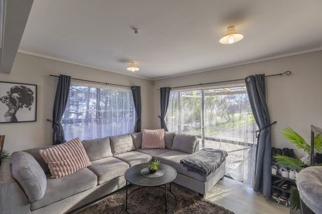 Photo of property in 23 Flaunty Place, West Harbour, Auckland, 0618