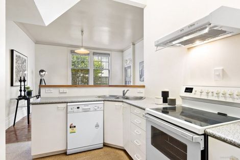 Photo of property in 33 Hobson Crescent, Thorndon, Wellington, 6011