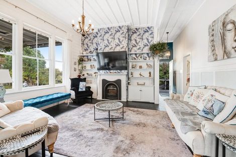 Photo of property in 1 Green Lane, Helensville, 0800