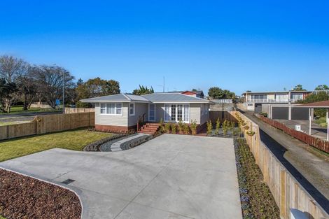 Photo of property in 1a Hikurangi Street, Te Atatu Peninsula, Auckland, 0610