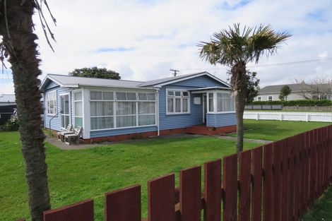 Photo of property in 3 Queen Street, Westport, 7825