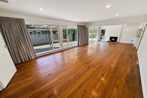 Photo of property in 5 Brookby Crescent, Avonhead, Christchurch, 8042