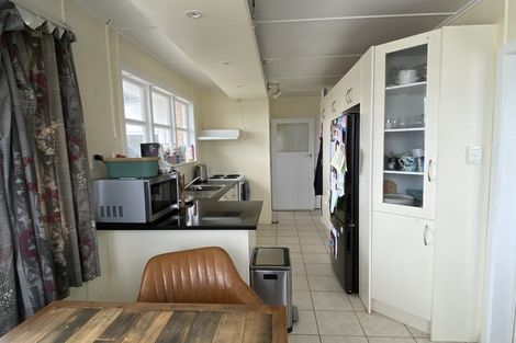 Photo of property in 30 Megan Avenue, Pakuranga Heights, Auckland, 2010